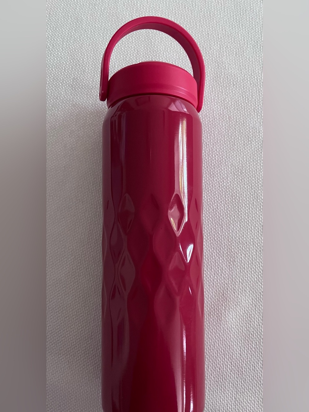 Primula Red Diamond-Textured Insulated Bottle 24 Ounce
